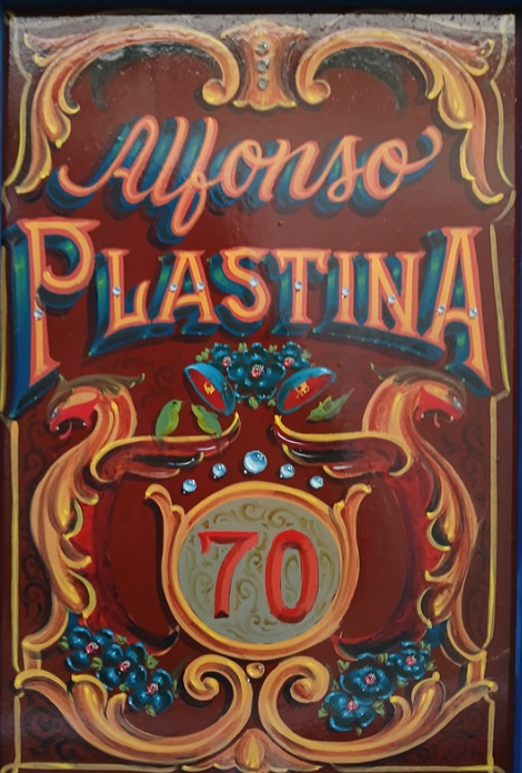 Placa con nombre fileteado